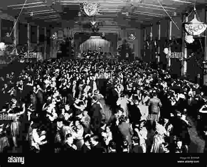 A Vintage Photograph Of A Crowded Dance Hall In Ashgate. The History Of Live Music In Britain Volume I: 1950 1967: From Dance Hall To The 100 Club (Ashgate Popular And Folk Music 1)